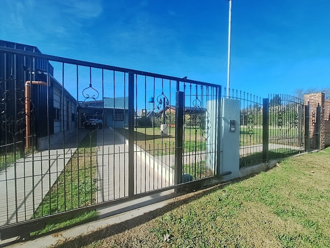 CASA A ESTRENAR MAS DOS GALPONES A LA VENTA
