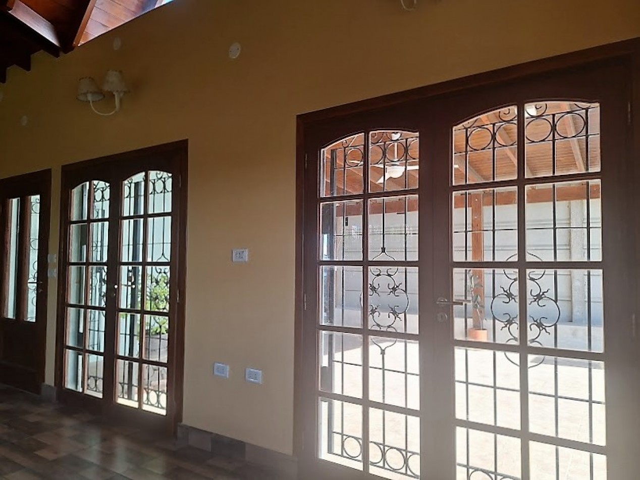 CASA A ESTRENAR MAS DOS GALPONES A LA VENTA