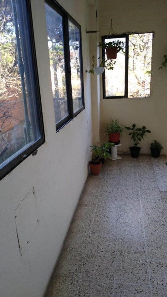 Depto. 2 Amb.al frente 3er piso 19 sobre avda. principal