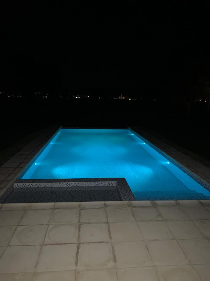 Casa en Venta en La Herradura, Pinamar: Arquitectura Elegante, Balcon con Vista a la Cancha de Polo y Pileta Climatizada