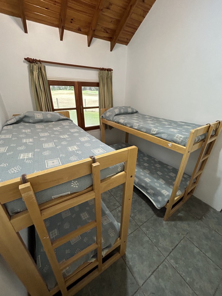 OPORTUNIDAD A LA VENTA Casa de Lujo con Vista al Golf, Pileta y Quincho: en tres lotes, Diseño y Comodidad en Pinamar