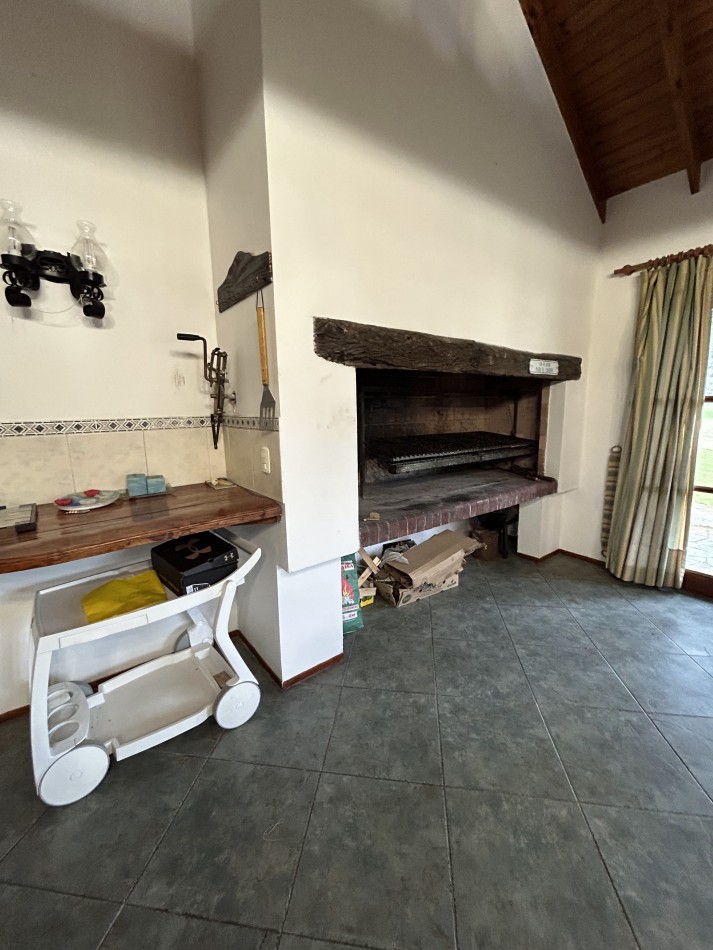 OPORTUNIDAD A LA VENTA Casa de Lujo con Vista al Golf, Pileta y Quincho: en tres lotes, Diseño y Comodidad en Pinamar
