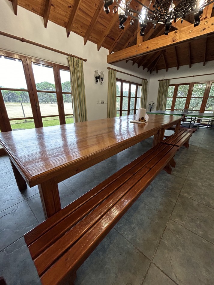 OPORTUNIDAD A LA VENTA Casa de Lujo con Vista al Golf, Pileta y Quincho: en tres lotes, Diseño y Comodidad en Pinamar