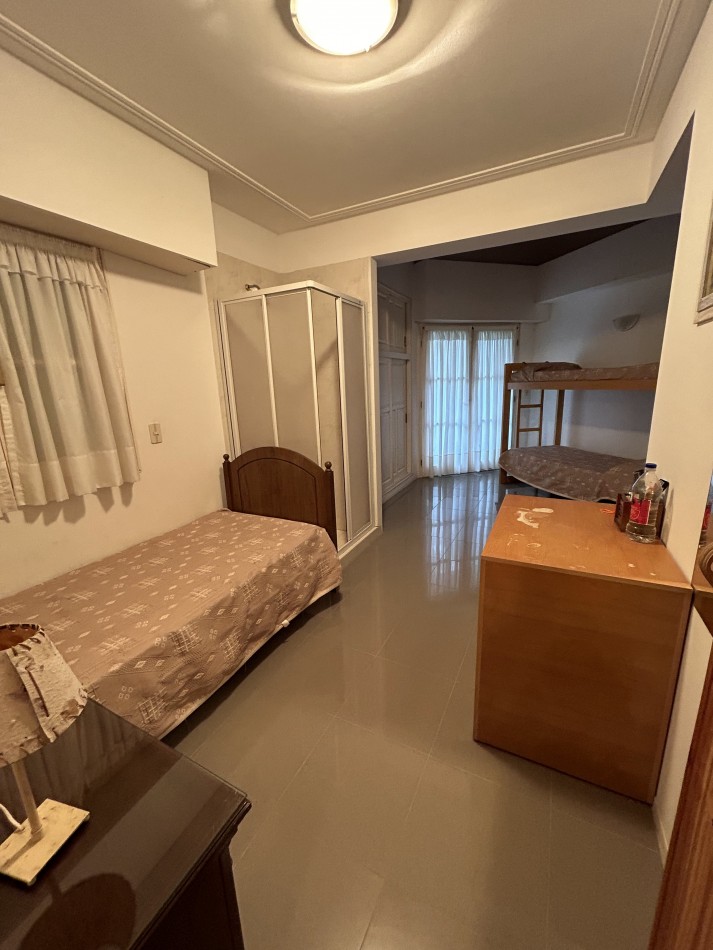 OPORTUNIDAD A LA VENTA Casa de Lujo con Vista al Golf, Pileta y Quincho: en tres lotes, Diseño y Comodidad en Pinamar