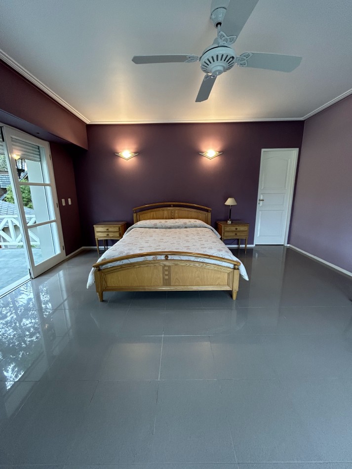 OPORTUNIDAD A LA VENTA Casa de Lujo con Vista al Golf, Pileta y Quincho: en tres lotes, Diseño y Comodidad en Pinamar