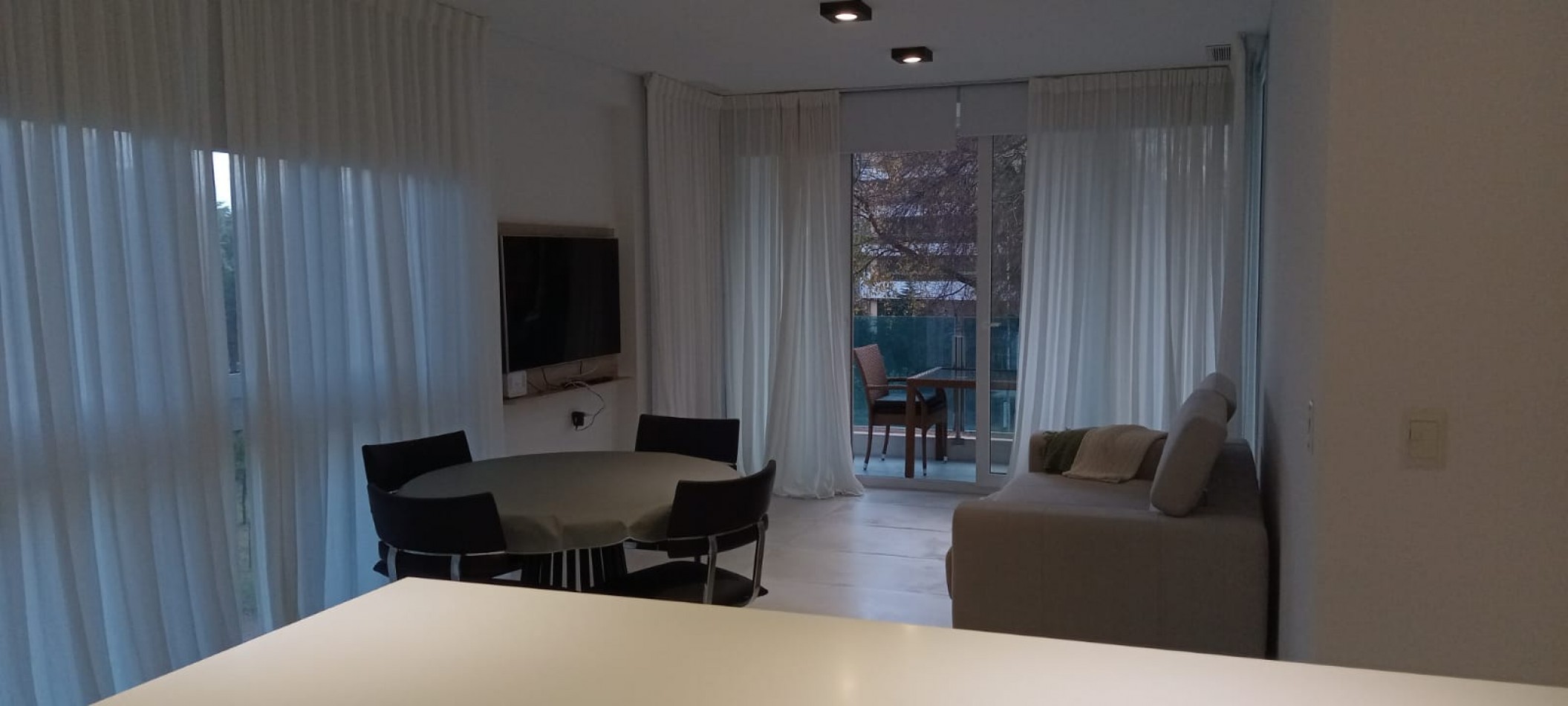 Departamento 2 ambientes (2A) NESTING PINAMAR. Frente. Incluye Cochera Cubierta.
