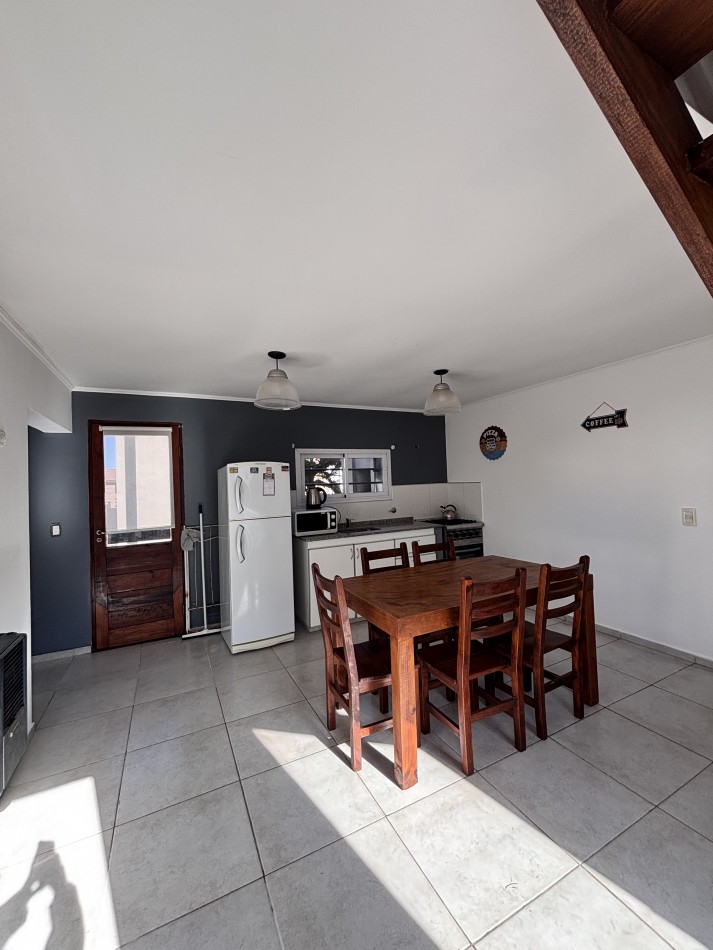 DEPARTAMENTO TRES AMBIENTES EN MAR DE OSTENDE UNA CUADRA AL MAR