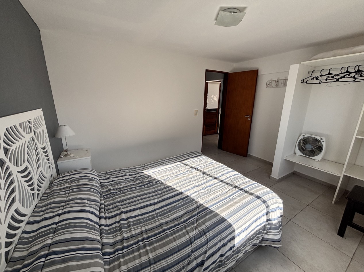 DEPARTAMENTO TRES AMBIENTES EN MAR DE OSTENDE UNA CUADRA AL MAR