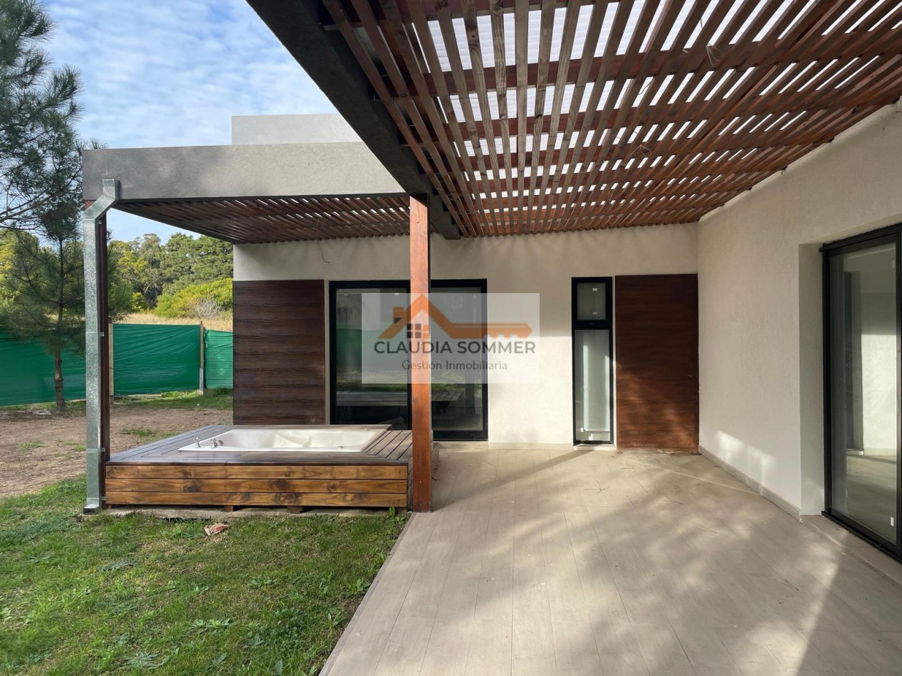 CASA A ESTRENAR EN BARRIO NAYADES