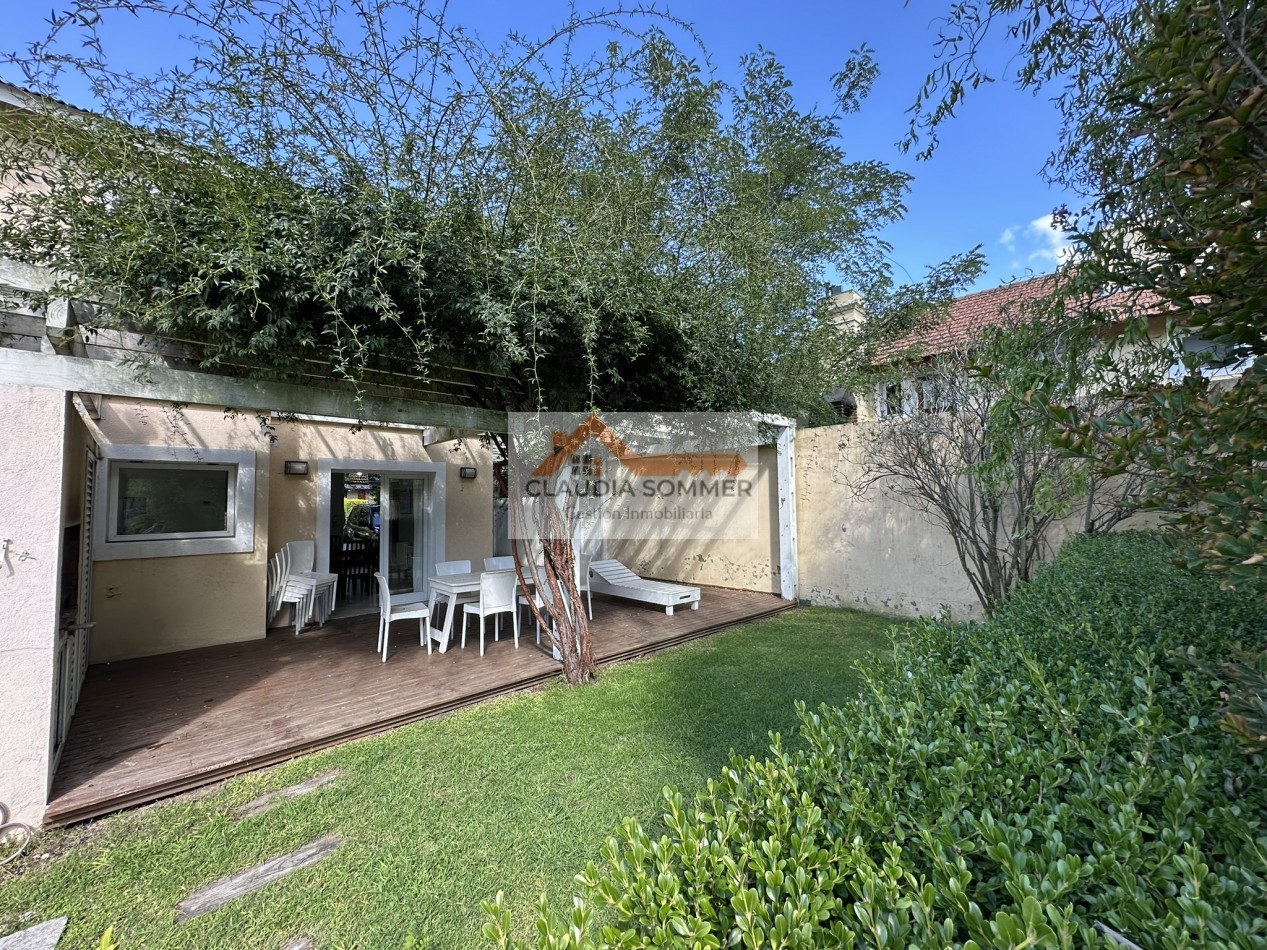 COMPLEJO TRIDENTE: COMODO TRIPLEX CON PATIO, PARRILLA,COCHERA, PARQUE Y PISCINA.