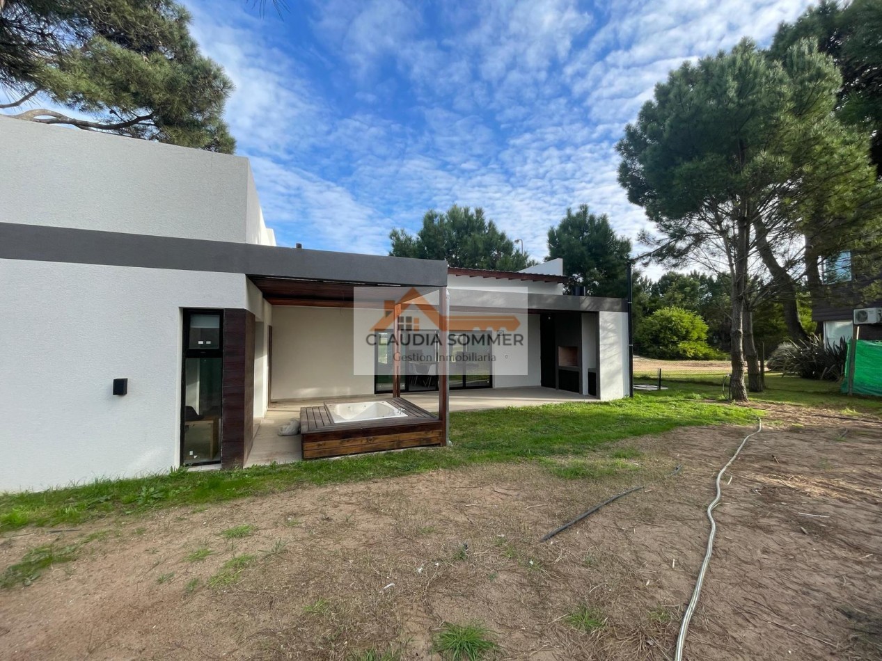 CASA A ESTRENAR EN BARRIO NAYADES