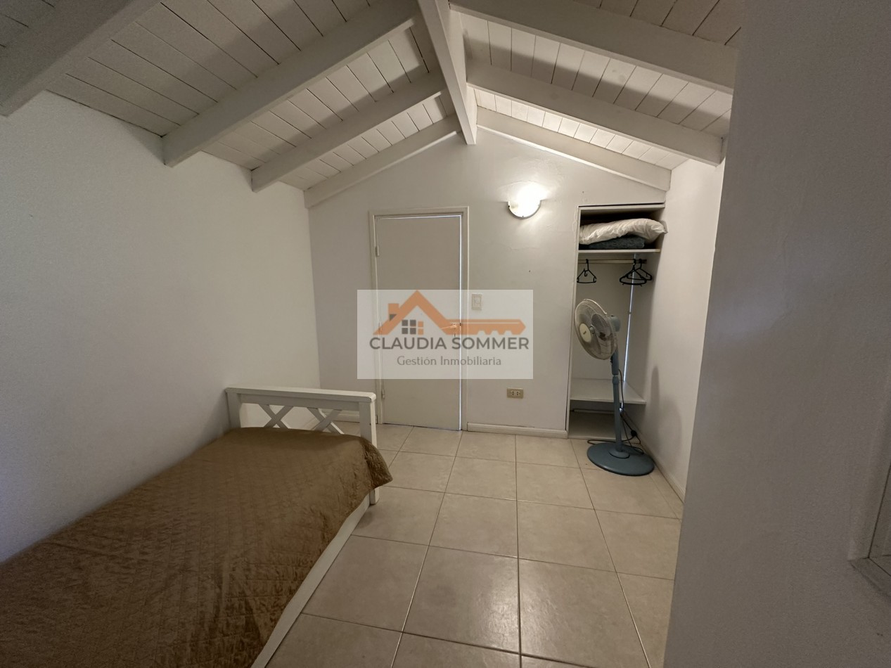 COMPLEJO TRIDENTE: COMODO TRIPLEX CON PATIO, PARRILLA,COCHERA, PARQUE Y PISCINA.