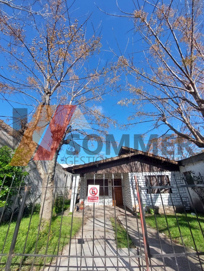 OPORTUNIDAD !! EN VENTA TRES CASAS + DEPARTAMENTO
