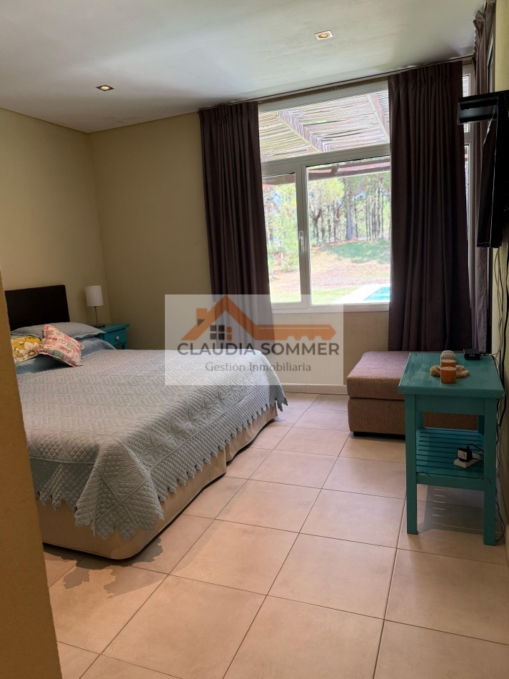 CASA CON PISCINA EN BARRIO PRIVADO