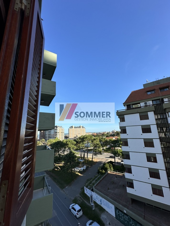 DEPARTAMENTO A DOS CUADRAS DE LA PLAYA Y A UNA DEL CENTRO