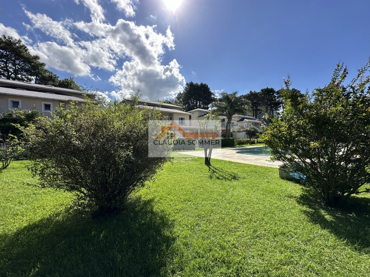 COMPLEJO TRIDENTE: COMODO TRIPLEX CON PATIO, PARRILLA,COCHERA, PARQUE Y PISCINA.