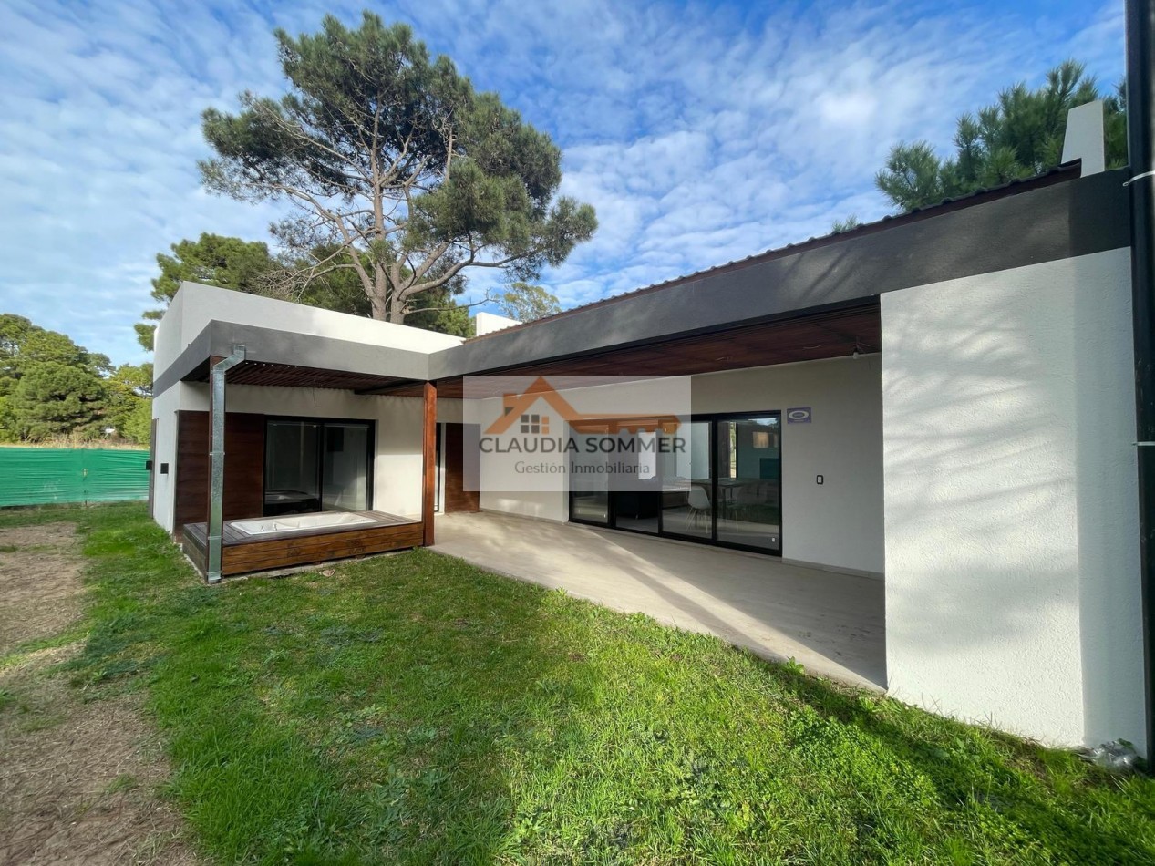 CASA A ESTRENAR EN BARRIO NAYADES