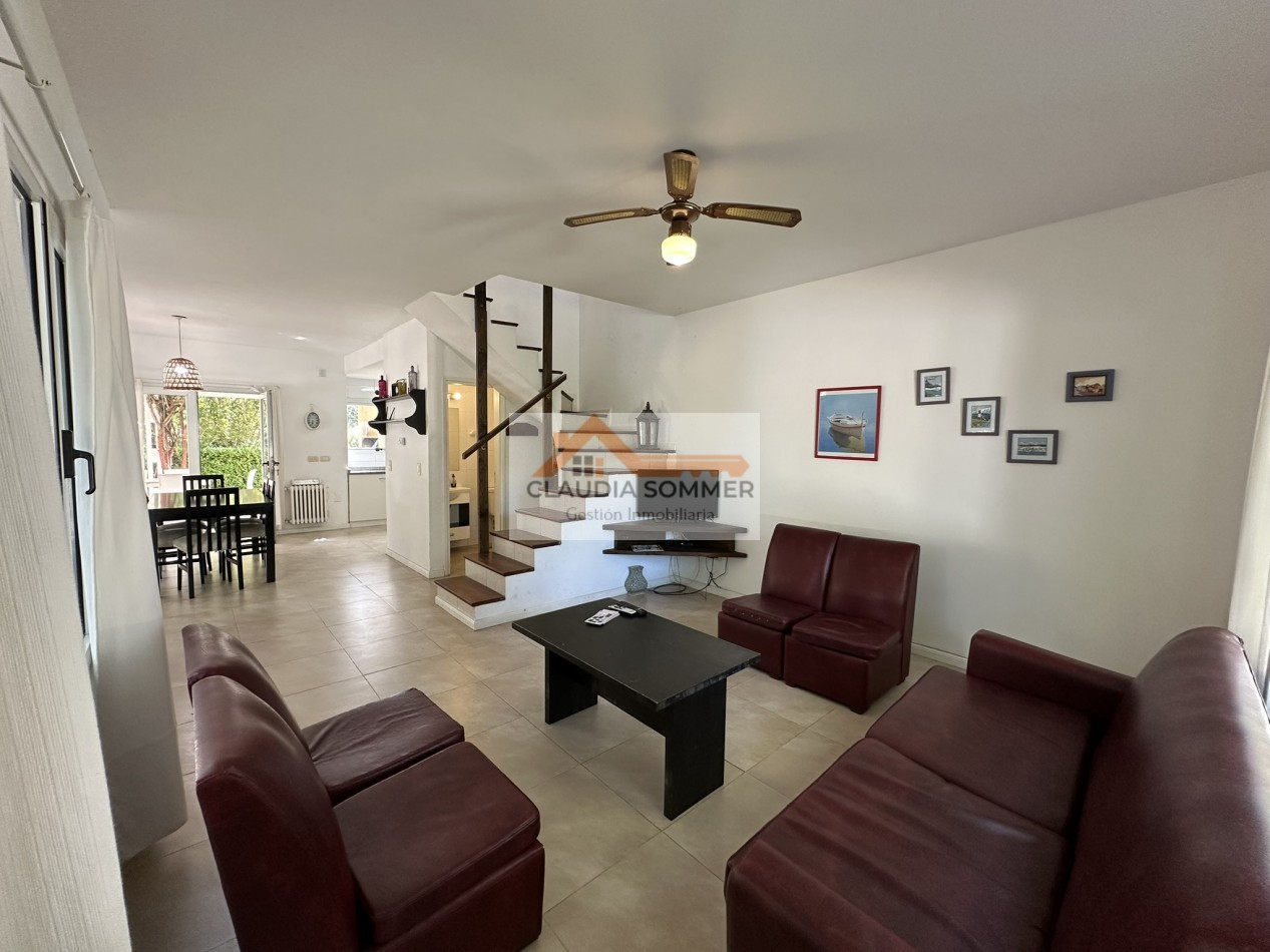 COMPLEJO TRIDENTE: COMODO TRIPLEX CON PATIO, PARRILLA,COCHERA, PARQUE Y PISCINA.