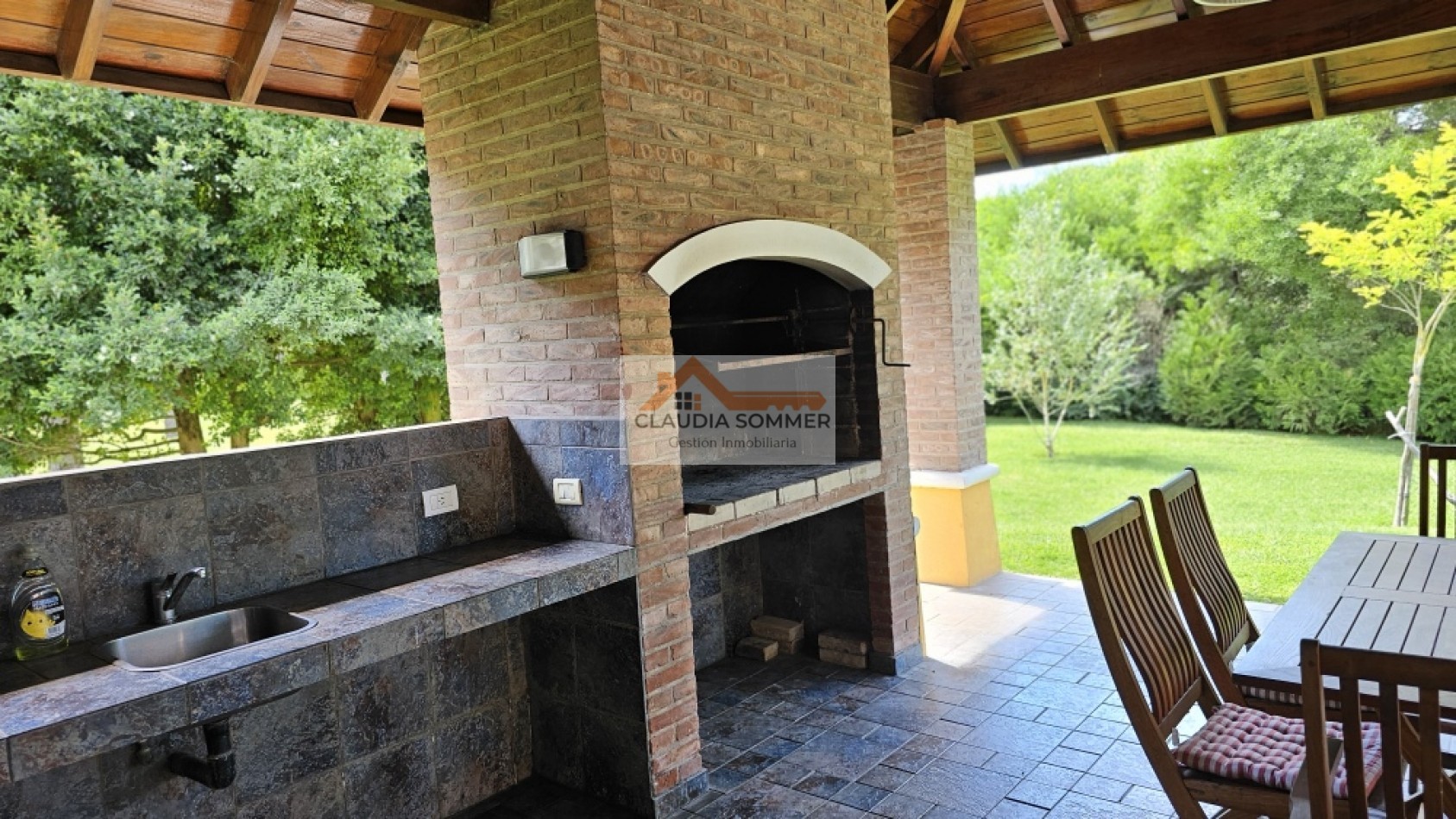 PINAMAR NORTE CHALET TRADICIONAL A SOLO 200 METROS DEL MAR