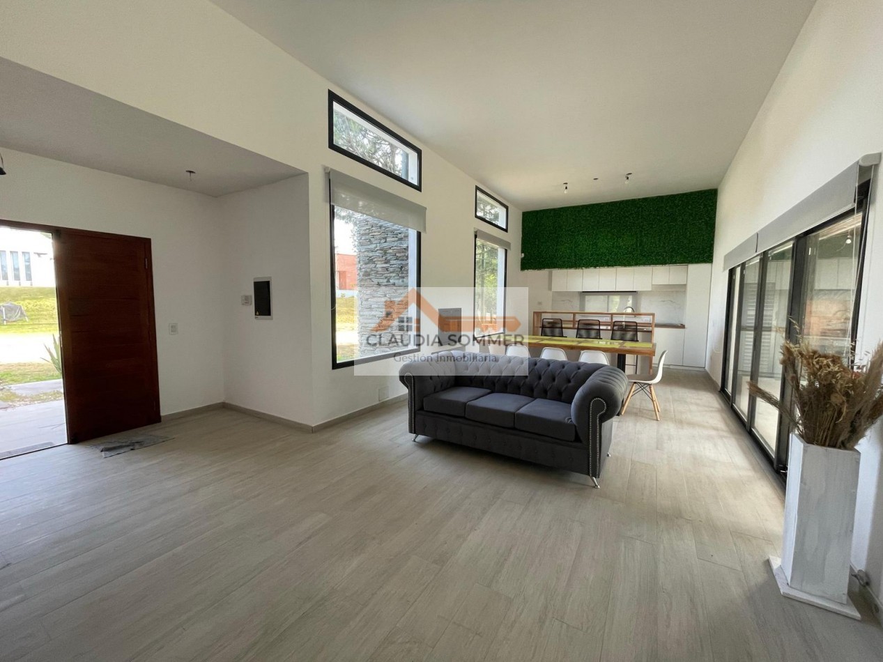 CASA A ESTRENAR EN BARRIO NAYADES