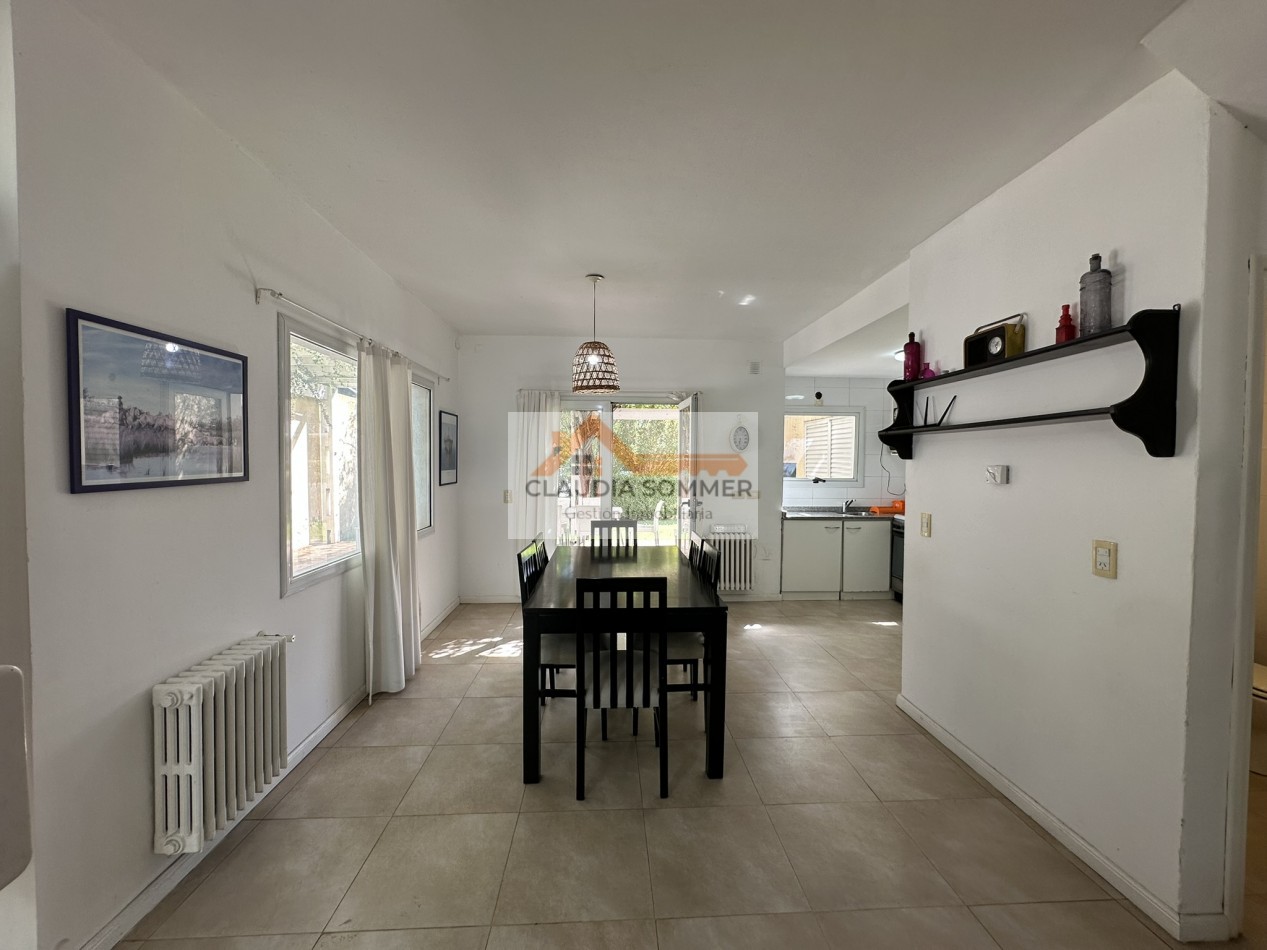 COMPLEJO TRIDENTE: COMODO TRIPLEX CON PATIO, PARRILLA,COCHERA, PARQUE Y PISCINA.