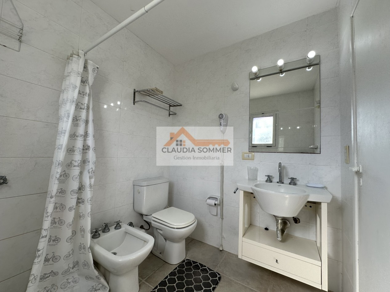 COMPLEJO TRIDENTE: COMODO TRIPLEX CON PATIO, PARRILLA,COCHERA, PARQUE Y PISCINA.