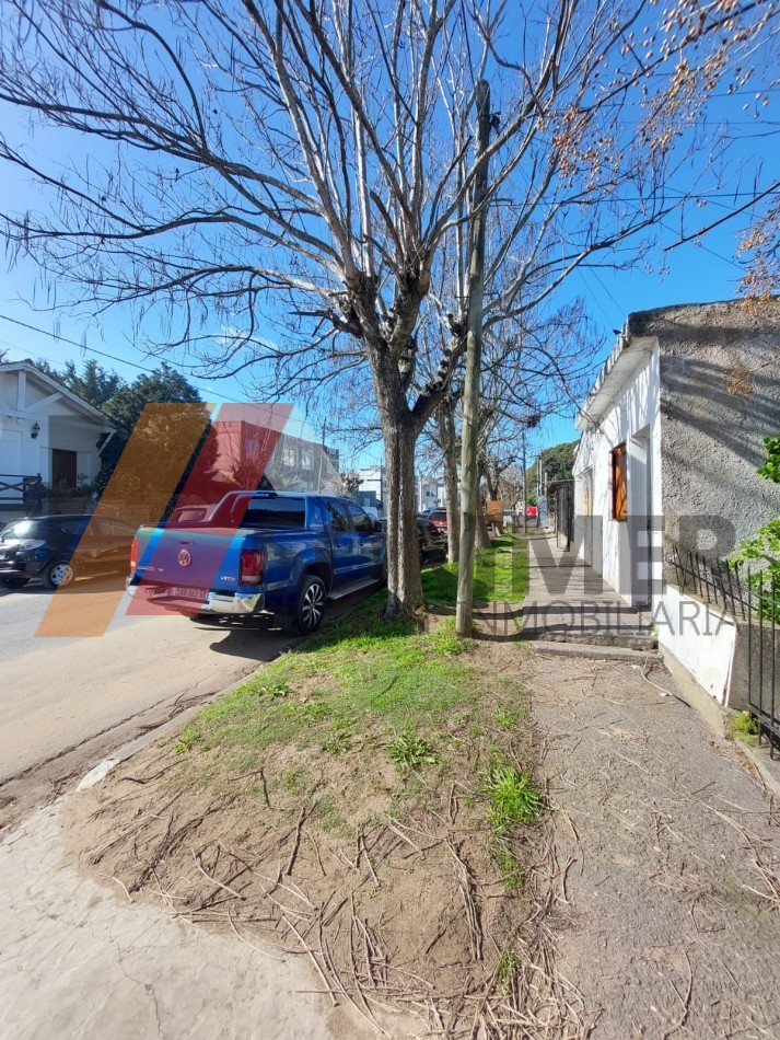OPORTUNIDAD !! EN VENTA TRES CASAS + DEPARTAMENTO