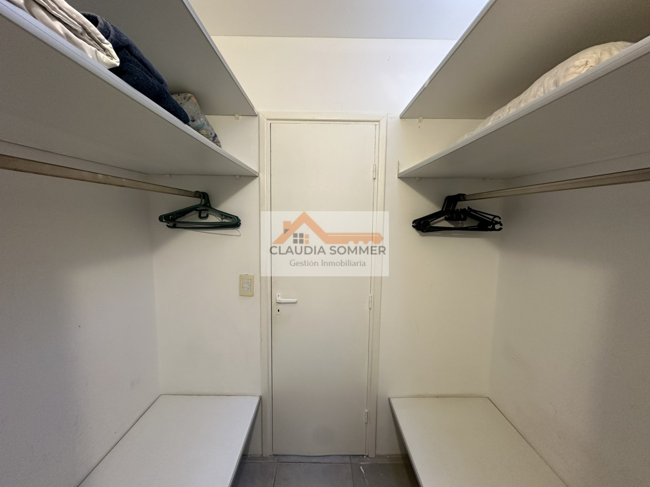 COMPLEJO TRIDENTE: COMODO TRIPLEX CON PATIO, PARRILLA,COCHERA, PARQUE Y PISCINA.