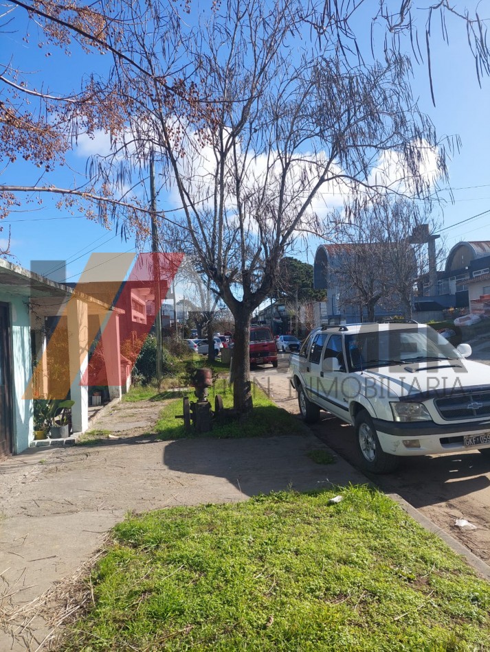 OPORTUNIDAD !! EN VENTA TRES CASAS + DEPARTAMENTO