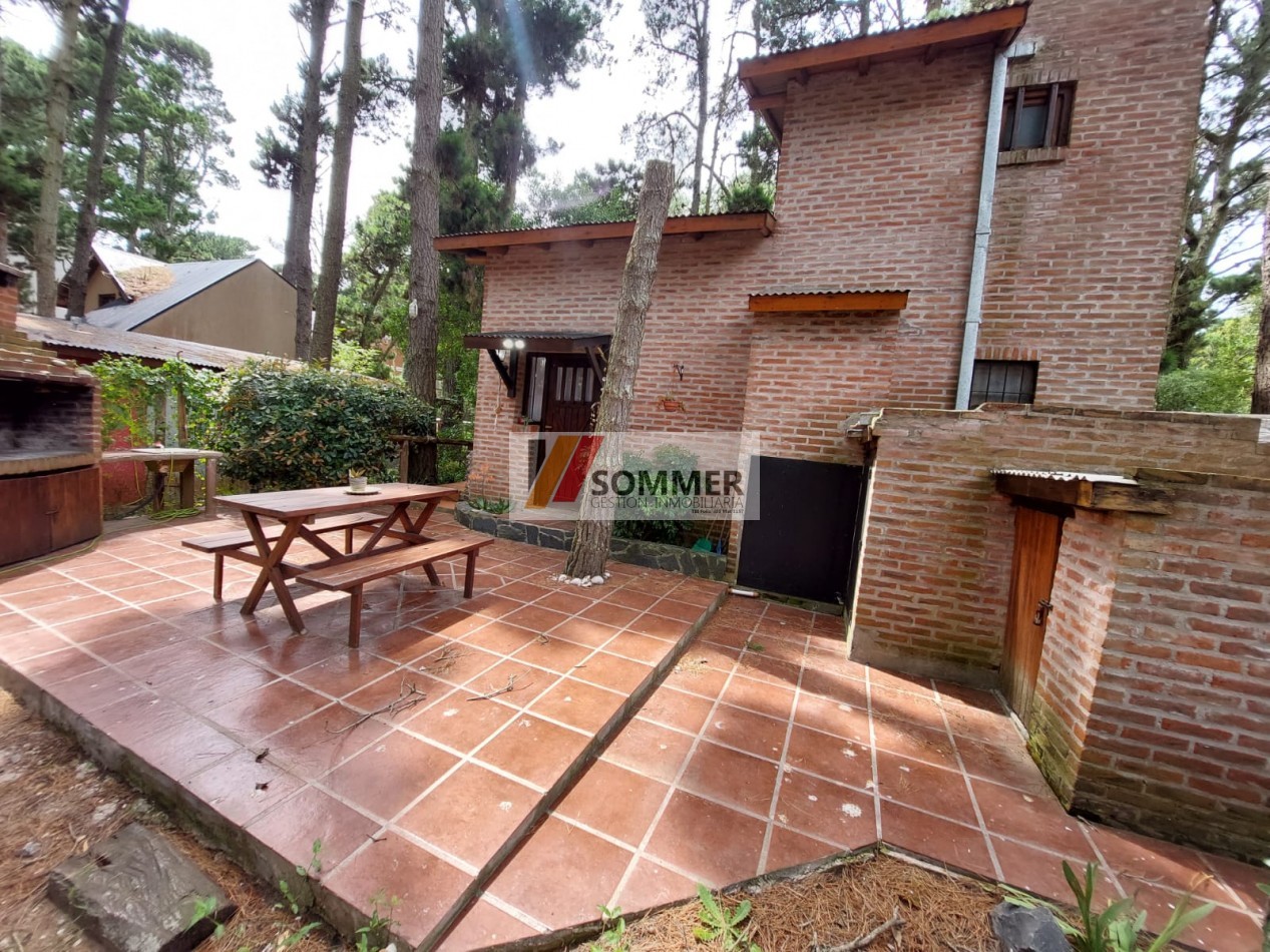 CASA EN MAR AZUL- VILLA GESELL-