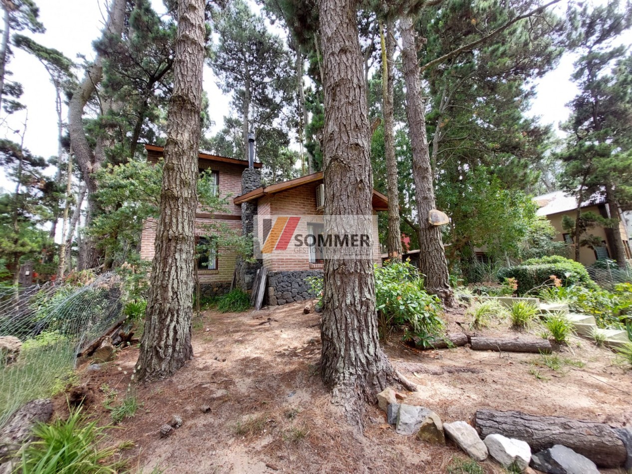 CASA EN MAR AZUL- VILLA GESELL-