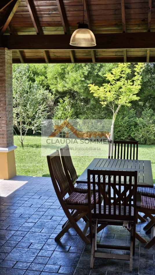 PINAMAR NORTE CHALET TRADICIONAL A SOLO 200 METROS DEL MAR