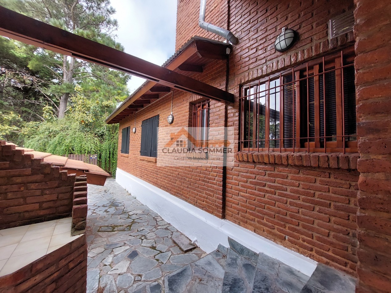 SE VENDE CASA EN CONJUNTO CON UN SEGUNDO LOTE LINDERO