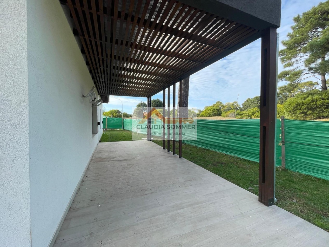 CASA A ESTRENAR EN BARRIO NAYADES