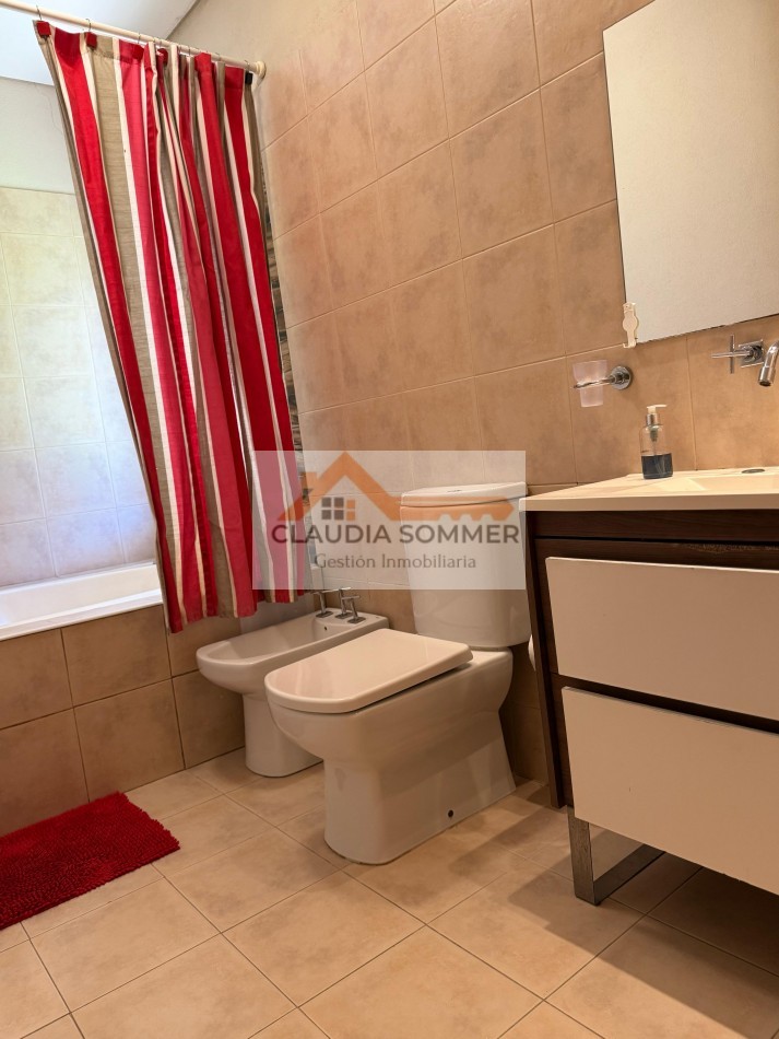 CASA CON PISCINA EN BARRIO PRIVADO