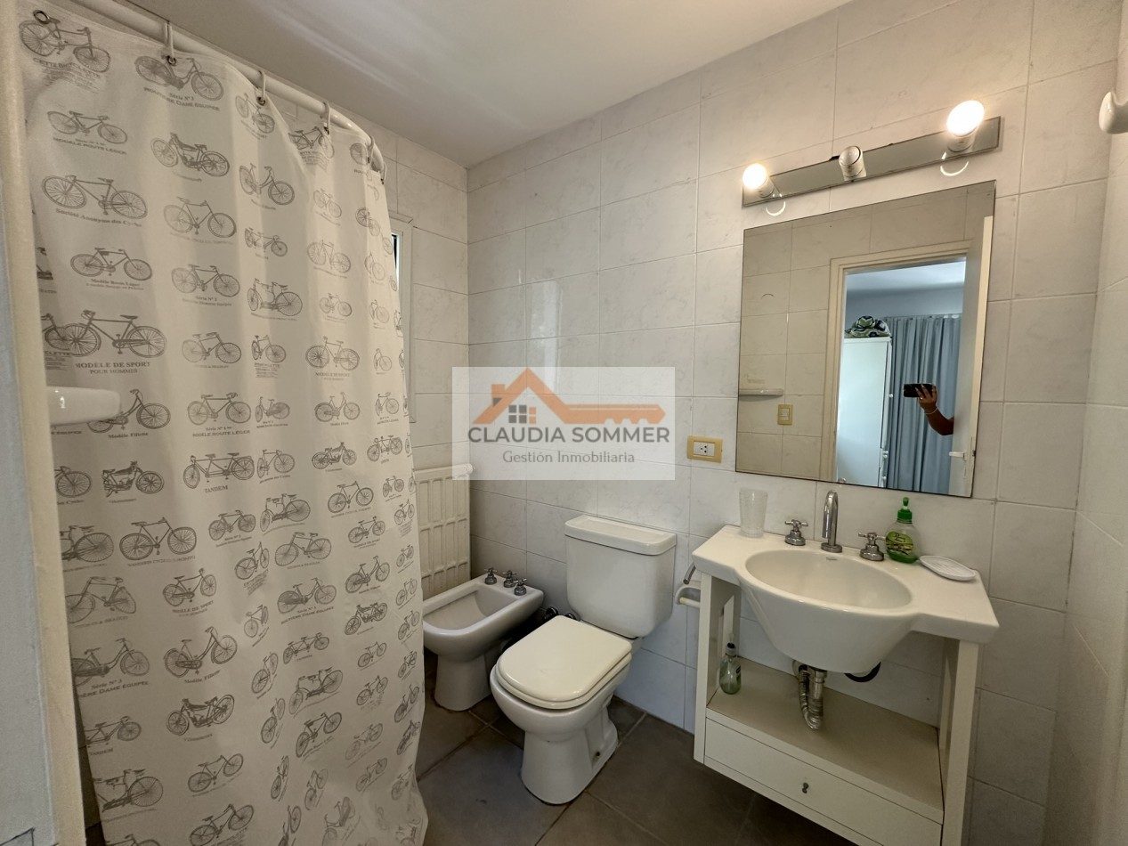 COMPLEJO TRIDENTE: COMODO TRIPLEX CON PATIO, PARRILLA,COCHERA, PARQUE Y PISCINA.
