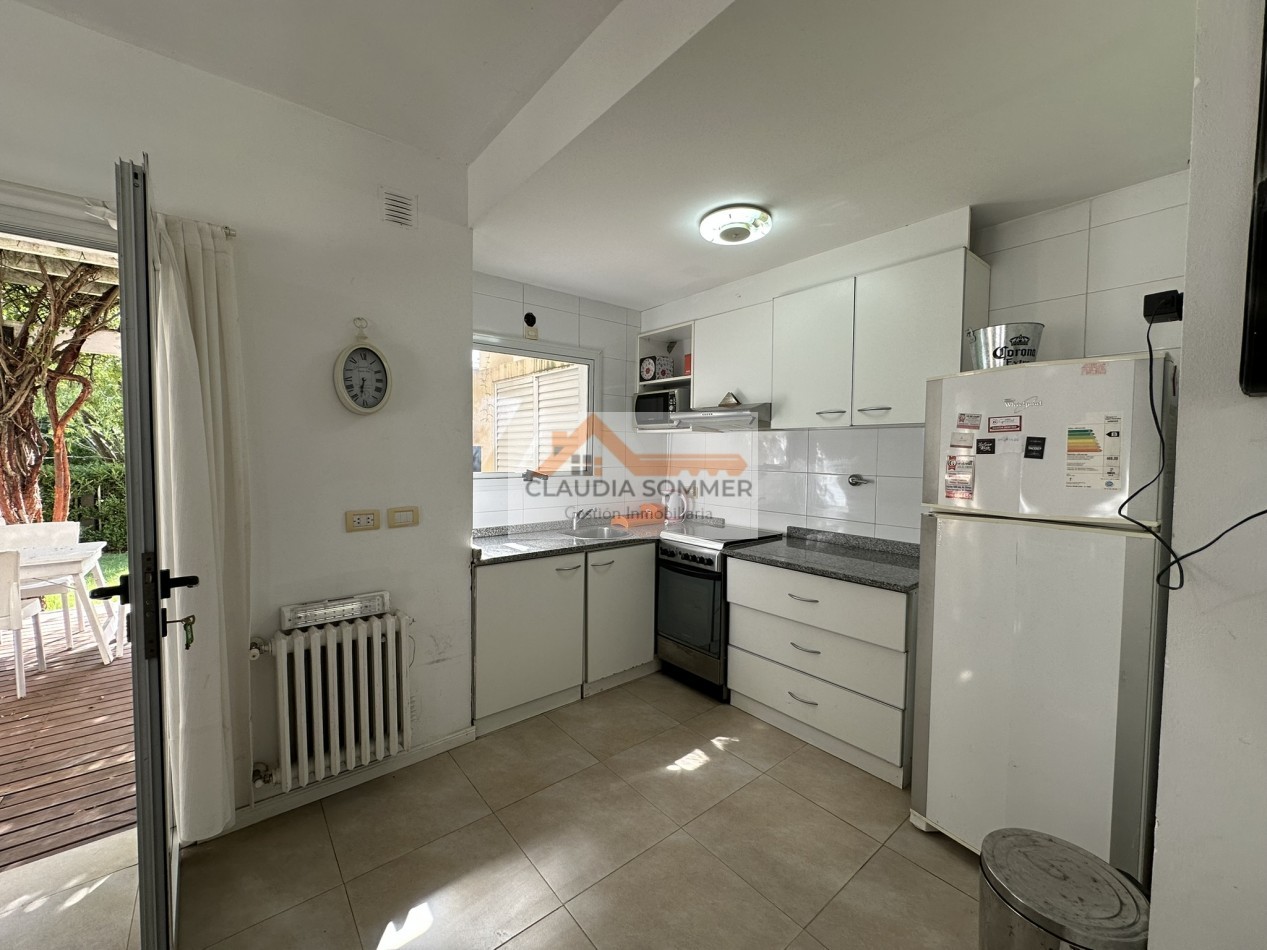 COMPLEJO TRIDENTE: COMODO TRIPLEX CON PATIO, PARRILLA,COCHERA, PARQUE Y PISCINA.