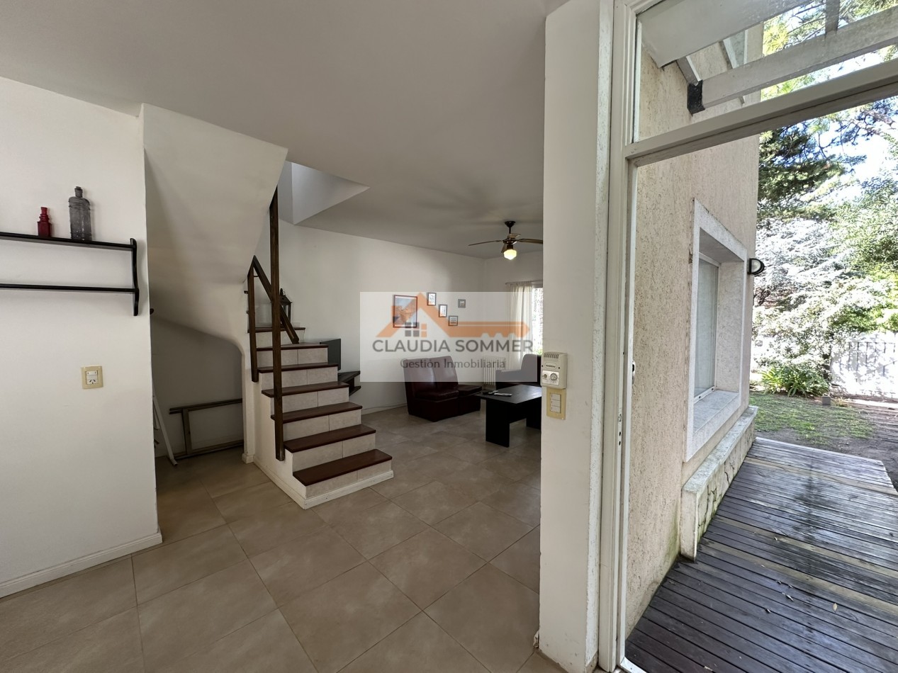 COMPLEJO TRIDENTE: COMODO TRIPLEX CON PATIO, PARRILLA,COCHERA, PARQUE Y PISCINA.
