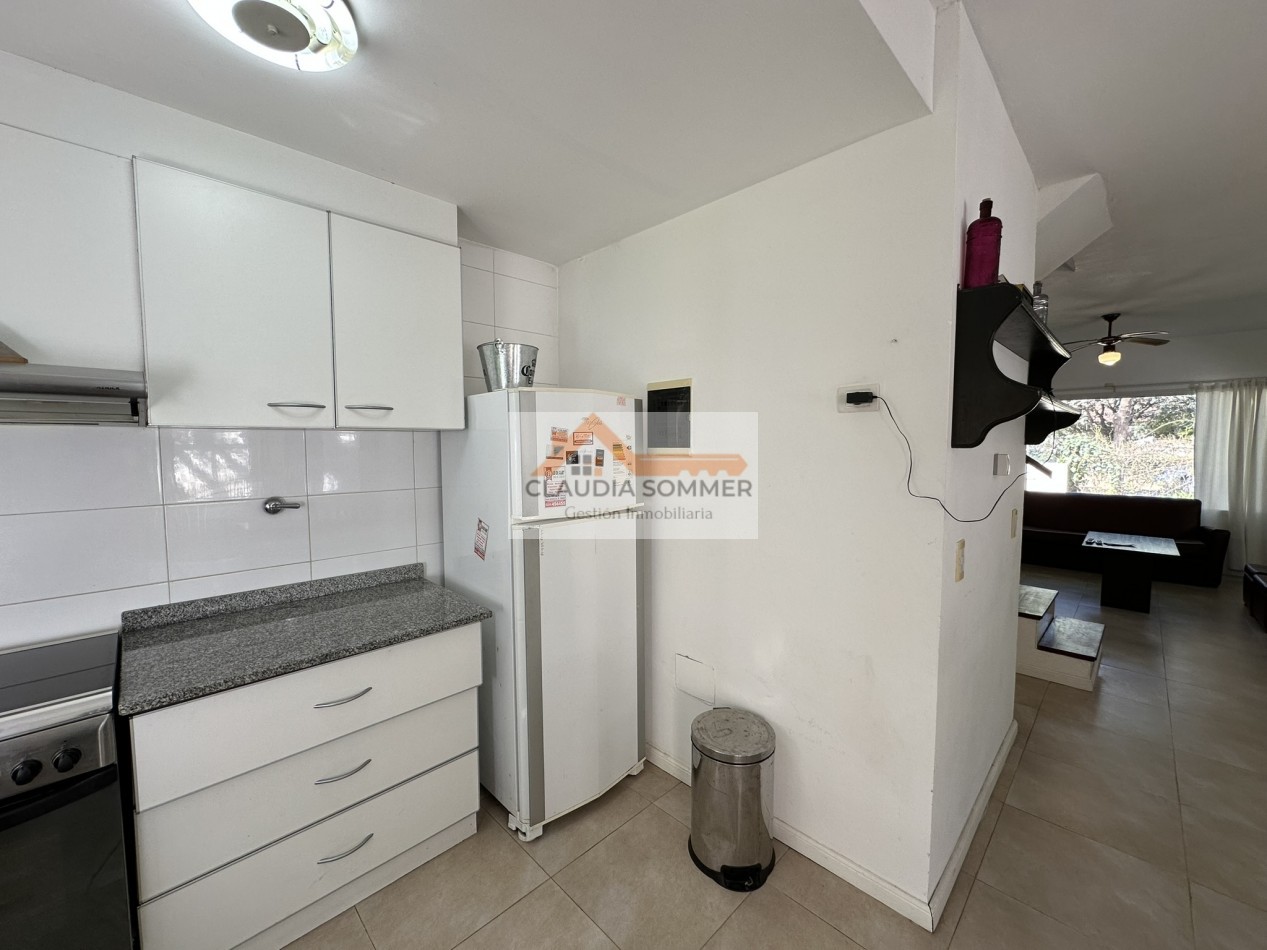 COMPLEJO TRIDENTE: COMODO TRIPLEX CON PATIO, PARRILLA,COCHERA, PARQUE Y PISCINA.