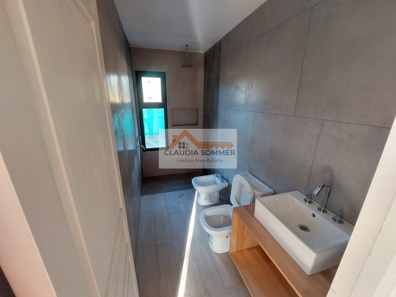 CASA A ESTRENAR EN BARRIO NAYADES