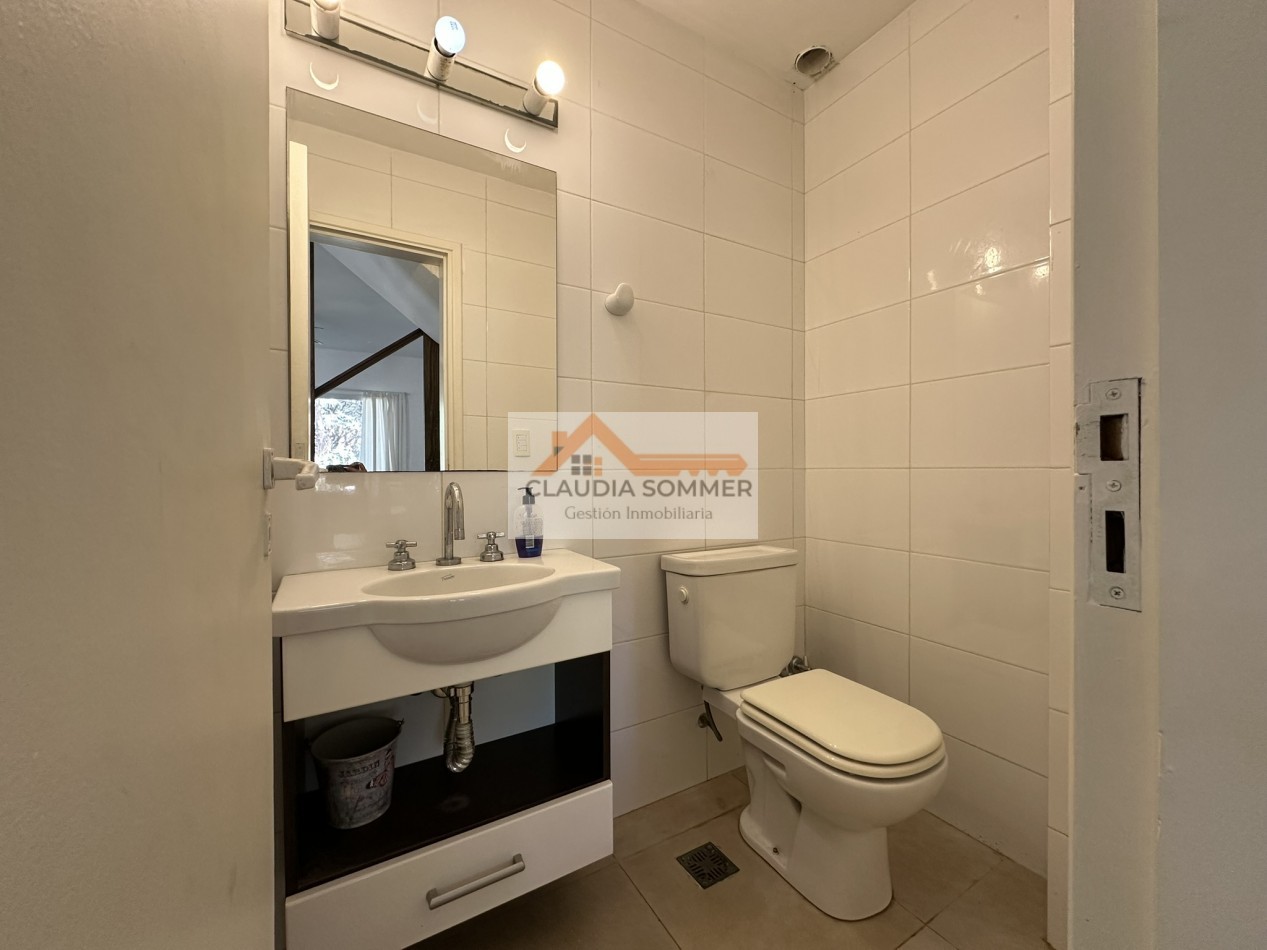 COMPLEJO TRIDENTE: COMODO TRIPLEX CON PATIO, PARRILLA,COCHERA, PARQUE Y PISCINA.