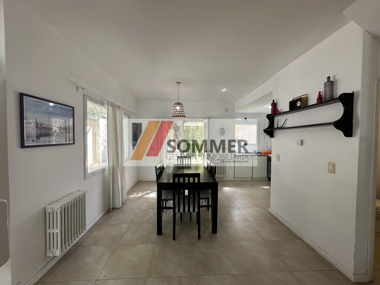 COMPLEJO TRIDENTE: COMODO TRIPLEX TIPO CASA CON PATIO, PARRILLA,COCHERA, PARQUE Y PISCINA.