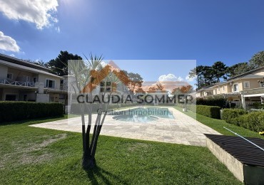 COMPLEJO TRIDENTE: COMODO TRIPLEX  CON PATIO, PARRILLA,COCHERA, PARQUE Y PISCINA.