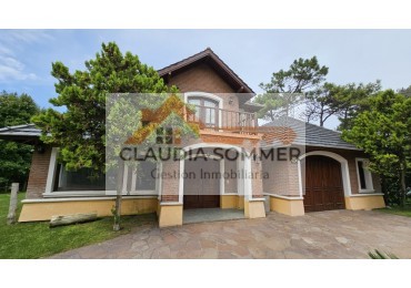 PINAMAR NORTE  CHALET TRADICIONAL A SOLO 200 METROS DEL MAR