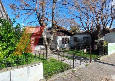 OPORTUNIDAD !! EN VENTA TRES CASAS + DEPARTAMENTO