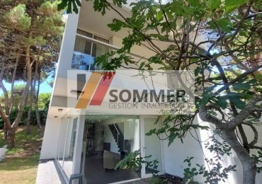 Casa moderna en venta - Zona Tridente